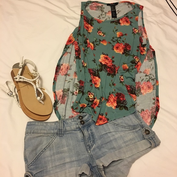 Floral blue side split tank top - Picture 2 of 5